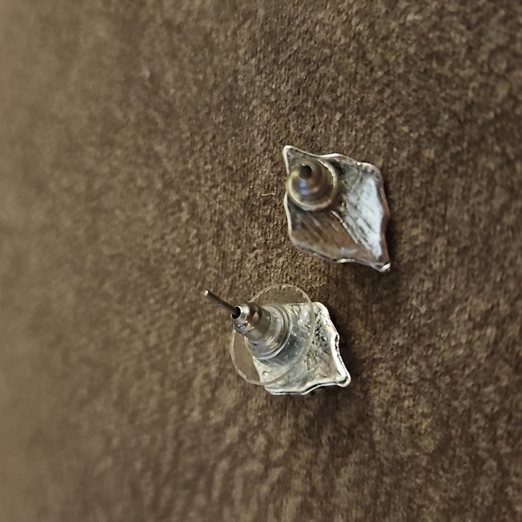 3/$20 Antique Victorian Style Stainless Steel Magnesite Post Earrings - Picture 4 of 6